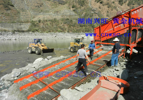 振動(dòng)選金溜槽現場(chǎng)2015-2